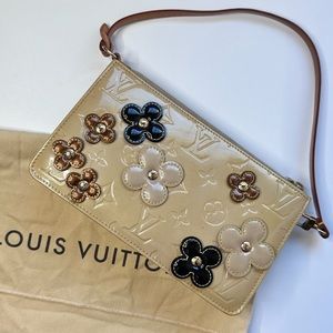LOUIS VUITTON Monogram Vernis Fleur Lexington Pochette Handbag